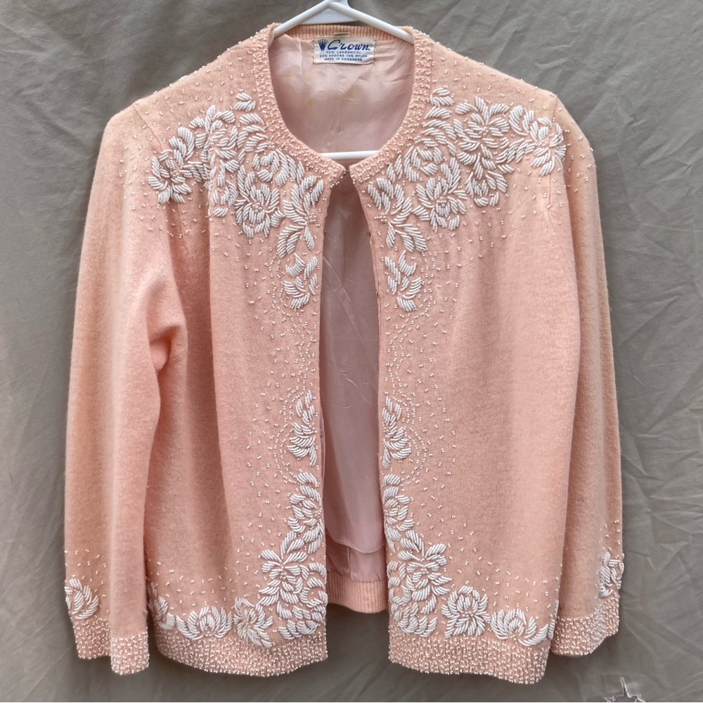 Gorgeous Vintage 1950’s Beaded Shell Pink sweater Medium